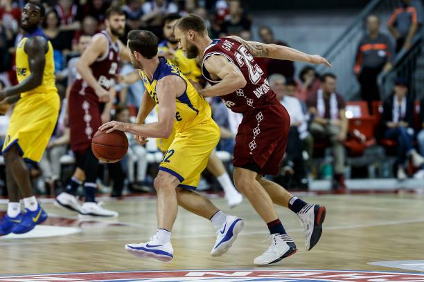 队拿下关键 队拿下关键