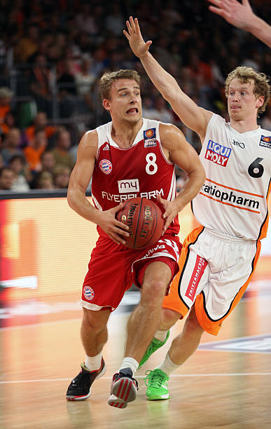 而在另一场 而在另一场