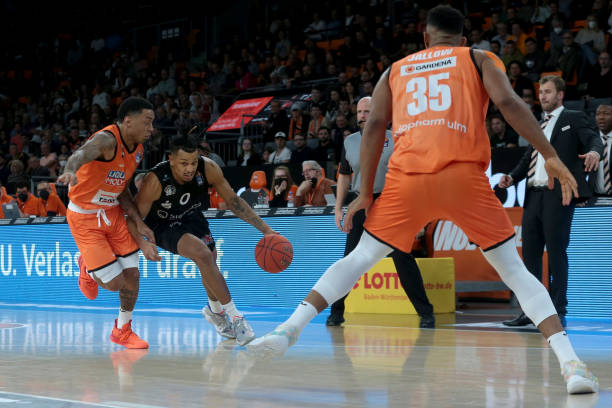 的观点是 的观点是